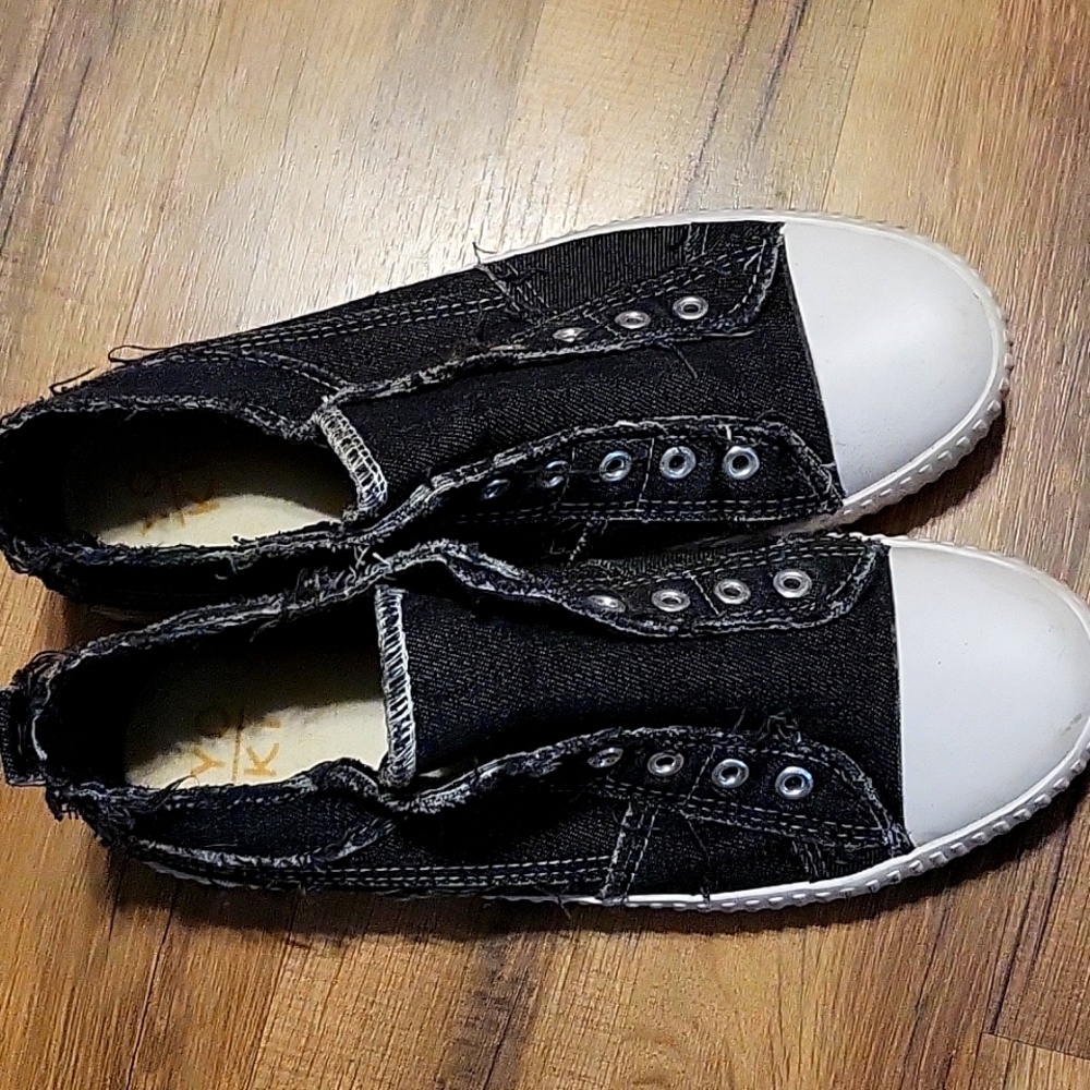 Yoki size 10 slip on shoes